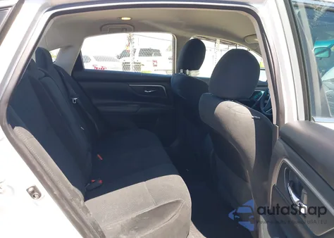 2015 Nissan Altima 2.5 S z USA, uszkodzony, nr VIN 1N4AL3AP1FC572698